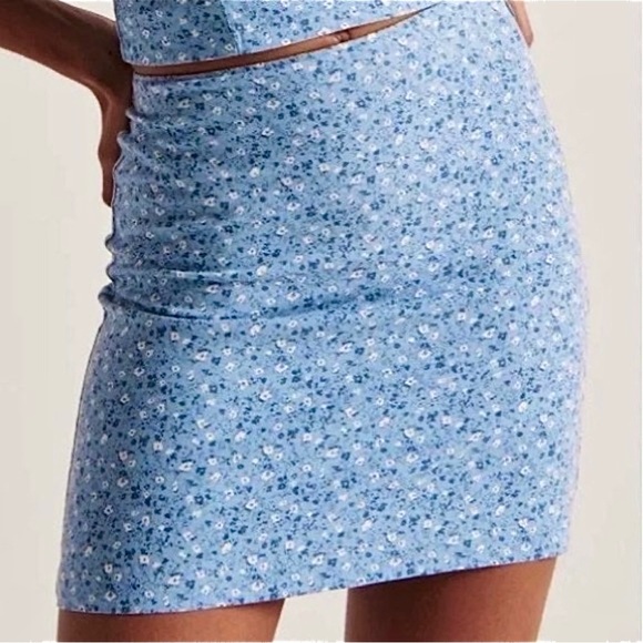 Abercrombie & Fitch Dresses & Skirts - A&F Floral Linen Blend Mini Skirt. Size XS